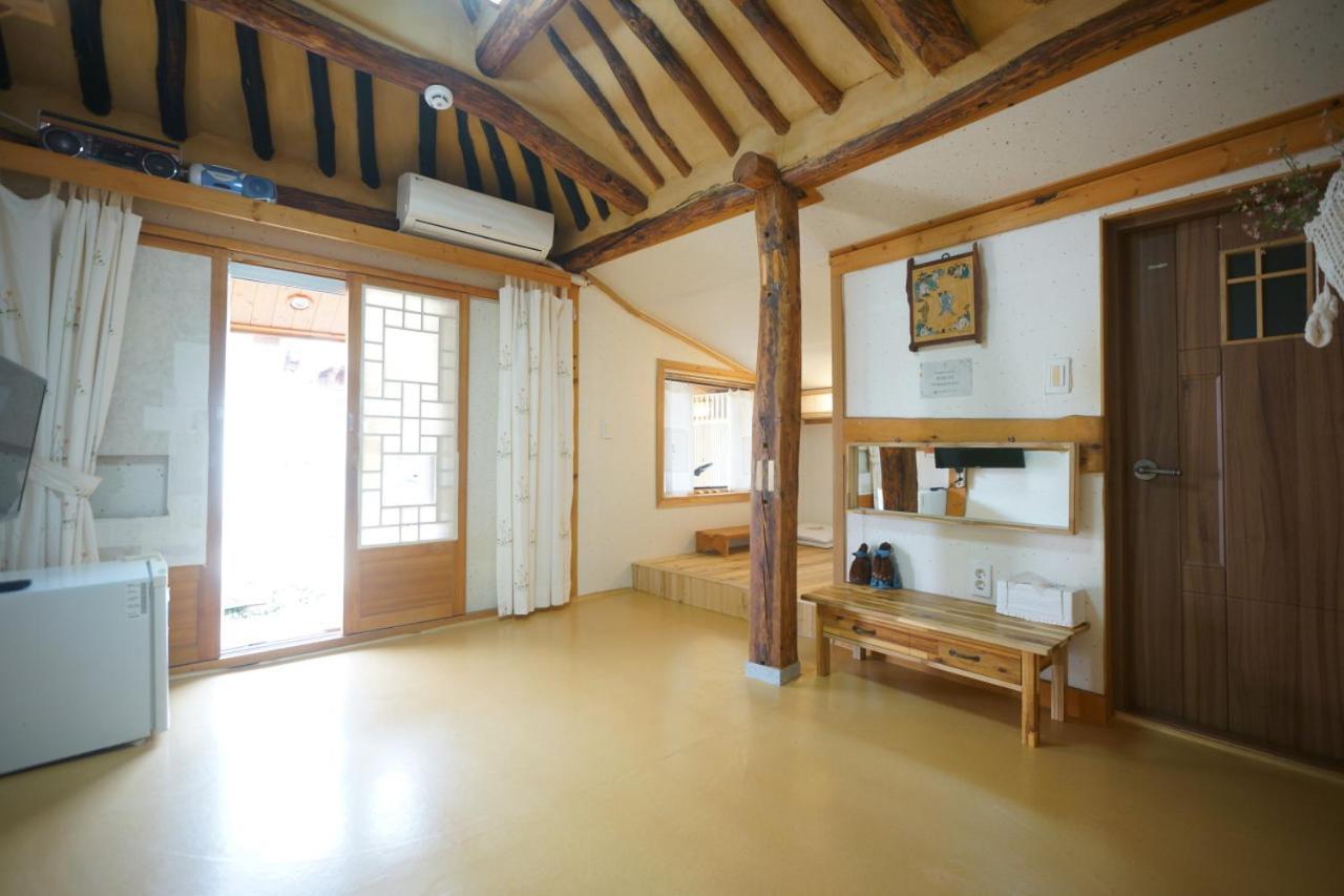 Hanok Madang Villa Jeonju Eksteriør bilde